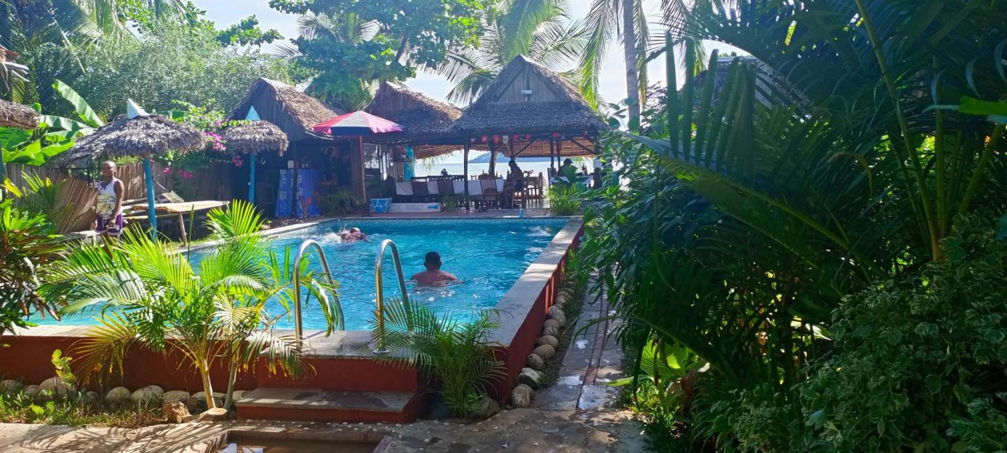 Piscine Bimoko Hotel นูซีเบ ภายนอก รูปภาพ