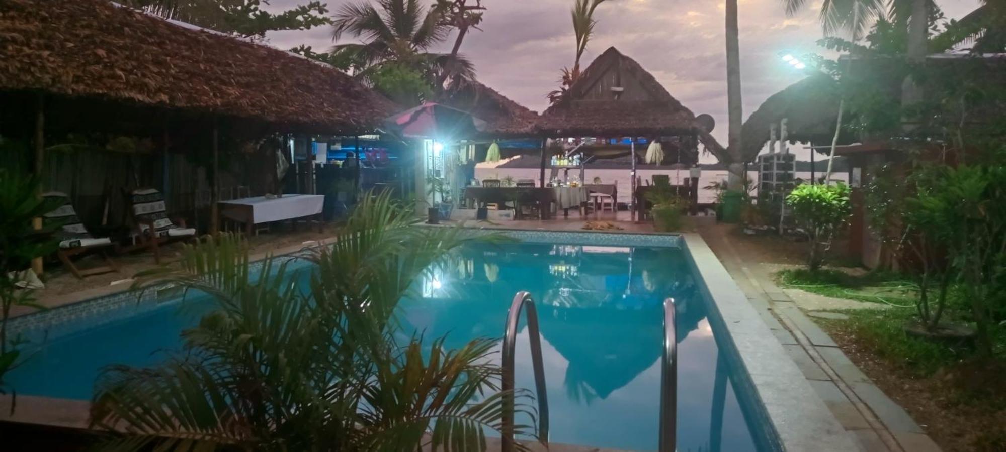 Piscine Bimoko Hotel นูซีเบ ภายนอก รูปภาพ